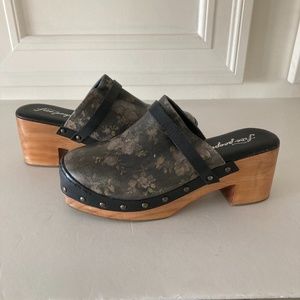 Free People Calabasas Black Floral Leather Clogs Sz 39